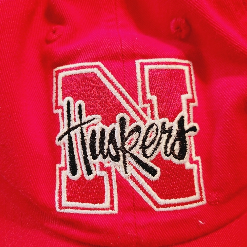 Captivating Headgear Nebraska CornHuskers Ball Cap Embroidered 100% Cotton Red - Picture 6 of 9